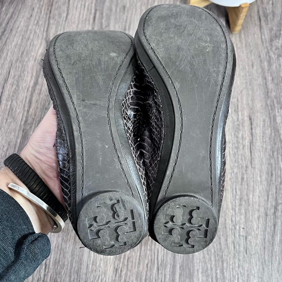 *Tory Burch | Eddie Snakeskin Flats in Brown Size 6 - Picture 8 of 14